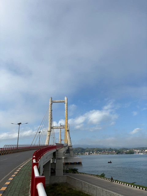 Foto Jembatan Teluk Kendari (dokumen pribadi)