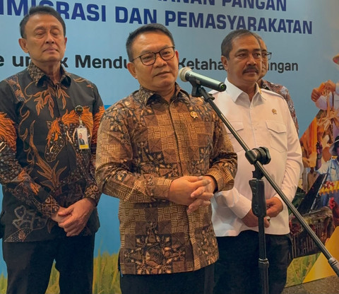 Kepala Staf Kepresidenan, Jenderal TNI (Purn.) Dudung Abdurachman, saat memberikan keterangan usai menghadiri FGD Laporan Implementasi Ketahanan Pangan Pada Kemnterian Imigrasi dan Pemsyarakatan di kantor Kemenimipas, Jakarta, Selasa (23/6/2026). Foto: Jeni Ritanti/kumparan