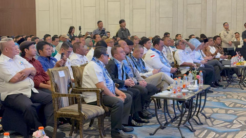 Wakil Ketua DPR Sufmi Dasco Ahmad, Wakapolri Dedi Prasetyo, Menaker Yassierli, Utusan Khusus Presiden Raffi Ahmad, Penasihat Khusus Presiden Said Iqbal, dan Presiden KSPI Andi Gani menghadiri Rakernas KSPI 2026 di Jakarta Pusat, Selasa (23/6/2026). Foto: Nauval Pratama/kumparan