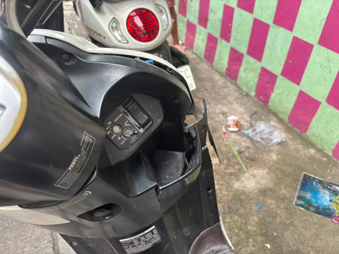 Korban salah sasaran Ibu Ratna, dan RT Ibu Putri Ayu saat pelemparan bom molotov di Jl.Mandiri II Koja Jakarta Utara, pada Selasa (23/6/2026). Foto: Pradya Tirta/kumparan