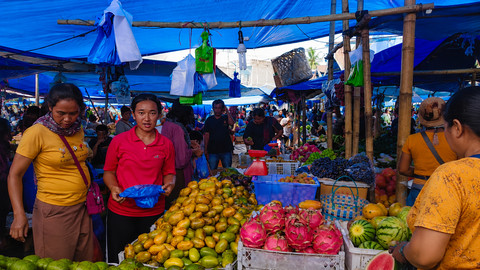 Pasar Tigabinanga dengan aktifitasnya di hari selasa (dokumentasi penulis)