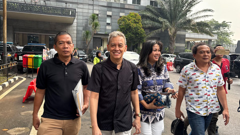 Musisi Fariz RM Sambangi Polda Metro Jaya. Foto: Aprilandika Pratama/kumparan