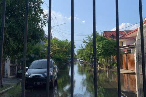 Banjir di kawasan Jalan Nginden Intan, Surabaya, Selasa (23/6/2026) Foto: Farusma Okta Verdian/kumparan