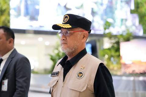 Menteri Haji dan Umrah Mochamad Irfan Yusuf (Gus Irfan) menyambut kepulangan kelompok pertama Petugas Penyelenggara Ibadah Haji (PPIH) Daerah Kerja Makkah di Bandara Internasional Soekarno-Hatta, Tangerang, Selasa (23/6).
Foto: Kemenhaj RI