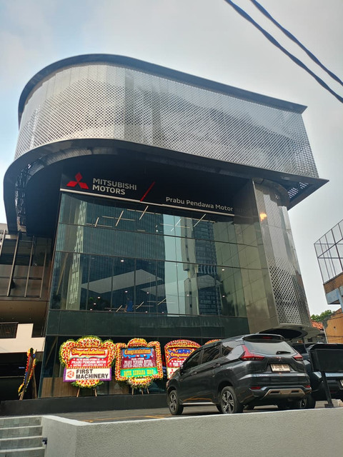 Peresmian diler baru Mitsubishi di kawasan Setiabudi, Jakarta Selatan. Foto: MMKSI