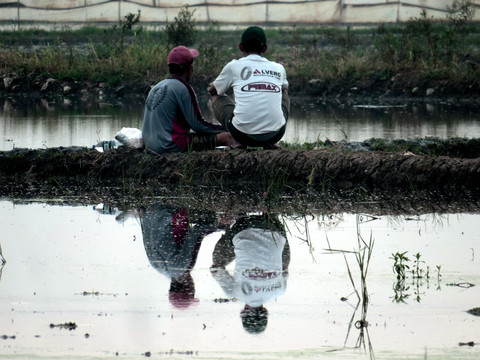 Mengobrol. Foto: Pexels by Lilik Haryaditri.