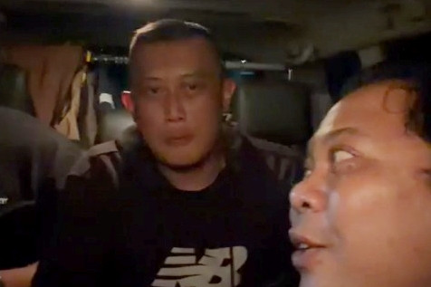 Polisi saat mengamankan Taufik Hidayat di Majalaya, Bandung, Senin (23/6/2026). Foto: Dok. Istimewa