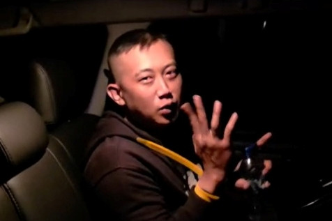 Polisi saat mengamankan Taufik Hidayat di Majalaya, Bandung, Senin (23/6/2026). Foto: Dok. Istimewa