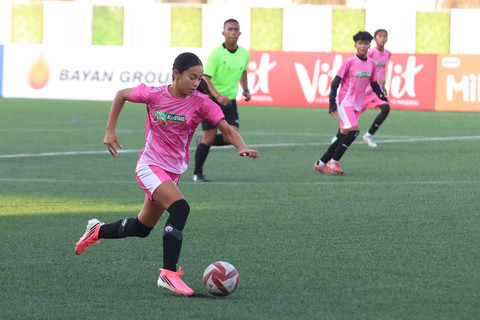 Tim All-Stars Tangerang vs Tim All-Stars Kudus di pertandingan pertama fase grup pada Selasa (23/6). Foto: Dok. MilkLife Soccer Challenge