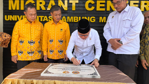 Menteri P2MI Mukhtarudin meresmikan Migrant Care pertama di Kalimantan, Selasa (23/6/2026).  Foto: Dok Kementerian P2MI