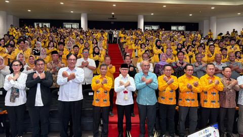 Menteri P2MI Mukhtarudin meresmikan Migrant Care pertama di Kalimantan, Selasa (23/6/2026).  Foto: Dok Kementerian P2MI