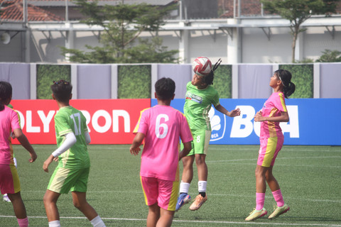 Pertandingan All Stars Yogyakarta menghadapi All Stars Semarang di Stadion Supersoccer Arena, Rabu (24/6). Foto: Vega Ma'arijil Ula/kumparan