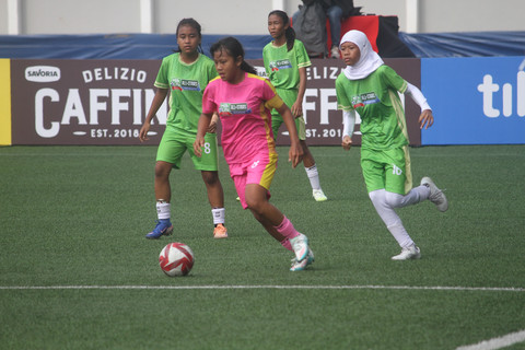 Pertandingan All Stars Yogyakarta menghadapi All Stars Semarang di Stadion Supersoccer Arena, Rabu (24/6). Foto: Vega Ma'arijil Ula/kumparan