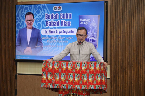 Wamendagri Bima Arya beri bekal kepemimpinan kepada praja IPDN Papua agar memiliki ideologi, strategi, dan taktik dalam bekerja, Senin, (22/6/2026). Foto: Dok. Kemendagri