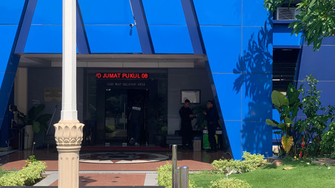 Korps Pemberantasan Tindak Pidana Korupsi (Kortas Tipikor) Polri menggeledah Kantor Pengawasan dan Pelayanan Bea dan Cukai (KPPBC) Tipe Madya Pabean Juanda di Jalan Raya Bandara Juanda, Kecamatan Sedati, Kabupaten Sidoarjo, Rabu (24/6/2026)  Foto: Farusma Okta Verdian/kumparan