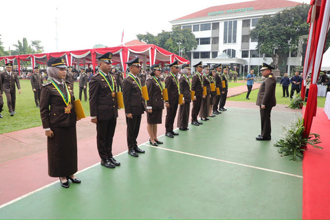 Jaksa Agung Republik Indonesia ST Burhanuddin memimpin upacara penutupan Pendidikan dan Pelatihan Pembentukan Jaksa (PPPJ) Angkatan LXXXIII (83) Gelombang I Tahun 2026 yang bertempat di Badan Pendidikan dan Pelatihan Kejaksaan RI, Kamis, (25/6/2026). Foto: Dok. Kejagung