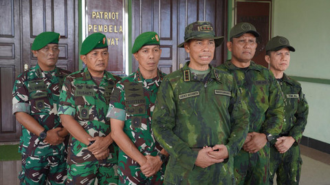 Komandan batalion OPM dan 7 anggotanya kembali ke NKRI. Foto: Kogabwilhan III