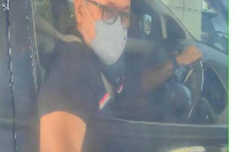 Tampang pria misterius bersama mayat wanita ASN Bangkalan tertangkap kamera CCTV Bandara Juanda Sidoarjo, Kamis (25/6/2026). Foto: Dok. Istimewa