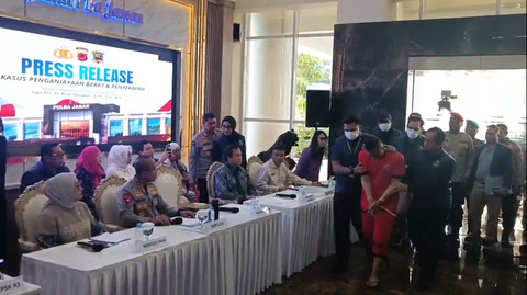 Tersangka Taufik Hidayat saat konferensi pers Pengungkapan Kasus Taufik Hidayat di Polda Jabar, Jumat (26/6/2026). Foto: Abisatya/kumparan