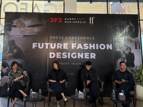 Thresia Mareta, Advisor JF3 dan pendiri Lakon Indonesia; Susan Budihardjo, pendiri Susan Budihardjo Fashion Forward Institute; Rinaldy A. Yunardi , desainer aksesori; Hian Tjen, desainer. Foto: kumparan/Naela Marcelina