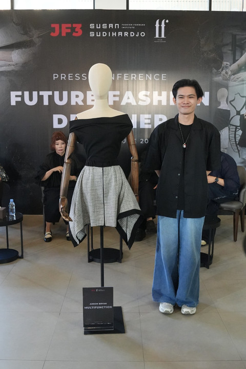 Arron Bryan memenangkan kompetisi Future Fashion Designer. Foto: JF3