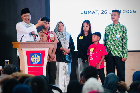 Menteri Sosial Saifullah Yusuf atau Gus Ipul menghadiri acara Open House Sekolah Rakyat untuk Orang Tua dan Calon Siswa di Sekolah Rakyat Menengah Atas (SRMA) 21 Surabaya, Jawa Timur, Jum'at (26/6/2026). Foto: Dok. Biro Humas Kemensos/Bayu Aprianto