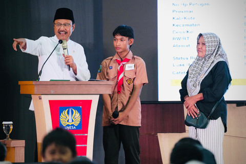 Menteri Sosial Saifullah Yusuf atau Gus Ipul menghadiri acara Open House Sekolah Rakyat untuk Orang Tua dan Calon Siswa di Sekolah Rakyat Menengah Atas (SRMA) 21 Surabaya, Jawa Timur, Jum'at (26/6/2026). Foto: Dok. Biro Humas Kemensos/Bayu Aprianto