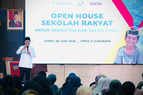 Menteri Sosial Saifullah Yusuf atau Gus Ipul menghadiri acara Open House Sekolah Rakyat untuk Orang Tua dan Calon Siswa di Sekolah Rakyat Menengah Atas (SRMA) 21 Surabaya, Jawa Timur, Jum'at (26/6/2026). Foto: Dok. Biro Humas Kemensos/Bayu Aprianto