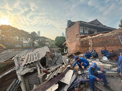 Kondisi terkini pasca longsor di Bendungan Hilir, Jakarta Pusat, Sabtu (27/6/2026). Foto: Pradya Tirta/kumparan