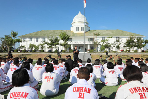 Wamendagri Bima Arya ajak mahasiswa Poltek Unhan NTT miliki visi dan disiplin kuat sebagai bekal menjadi pemimpin masa depan, Sabtu (27/6/2026). Foto: Dok. Kemendagri