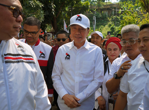 Presiden ketujuh Joko Widodo (tengah) tiba untuk menghadiri Rakorda DPD Partai Solidaritas Indonesia (PSI) di kota Bandar Lampung, Lampung, Sabtu (27/62026). Foto: Ardiansyah/ANTARA FOTO