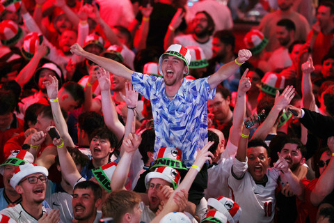 Para pendukung Tim Nasional Inggris di Piala Dunia 2026. Foto: Chris Radburn/REUTERS