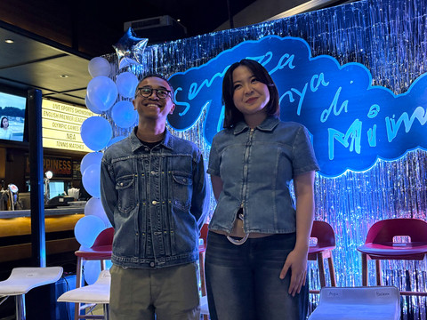 Bernadya dan CEO Juni Records, Adryanto Pratono saat konferensi pers album dan showcase "Semoga Hanya di Mimpi" di kawasan Jakarta Selatan. Foto: Salsha Okta Fairuz/kumparan