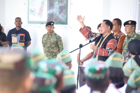Mendagri Tito Karnavian ajak mahasiswa Poltek Ben Mboi Unhan NTT kembangkan potensi wirausaha, tak hanya terpaku jadi TNI, Polri, atau ASN. Foto: Kemendagri RI