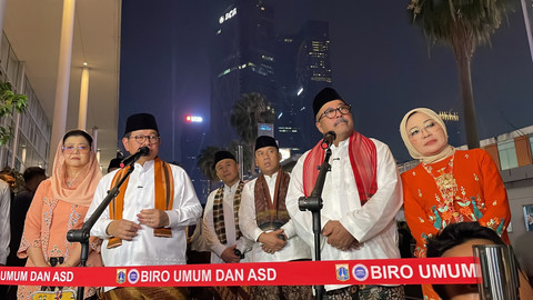 Gubernur dan Wakil Gubernur DKI Jakarta, Pramono Anung dan Rano Karno, saat memberikan keterangan usai menghadiri Malam Puncak HUT ke-499 DKI Jakarta di kawasan Bundaran HI, Sabtu (27/6/2026). Foto: Jeni Ritanti/kumparan