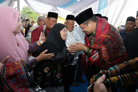 Gubernur Sumut Bobby Nasution di kediaman Wakil Ketua DPRD Sumut Ihwan Ritonga, Medan, Sumut, Minggu (28/6/2026). Foto: Pemprov Sumut