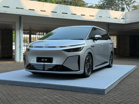 XPeng X9 facelift di Istora Senayan, Sabtu (27/6/2026). Foto: Syahrul Ghiffari/kumparan