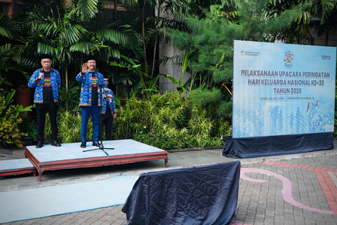 Menteri Sosial Saifullah Yusuf atau Gus Ipul memimpin Upacara Peringatan Hari Keluarga Nasional (Harganas) ke-33 Tahun 2026 di lapangan upacara Kementerian Sosial, pada Senin (29/6/2026). Foto: Biro Humas / Bayu Aprianto