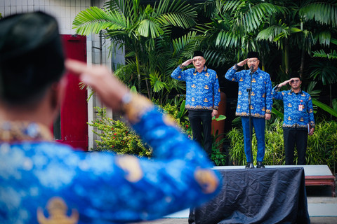 Menteri Sosial Saifullah Yusuf atau Gus Ipul memimpin Upacara Peringatan Hari Keluarga Nasional (Harganas) ke-33 Tahun 2026 di lapangan upacara Kementerian Sosial, pada Senin (29/6/2026). Foto: Biro Humas / Bayu Aprianto