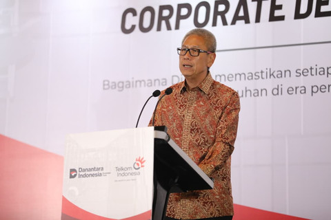 Direktur Legal & Compliance Telkom Andy Kelana menyampaikan sambutan pada Executive Session Navigating Legal Risk in Corporate Decision Making, Jumat (26/6). Foto: dok. Telkom