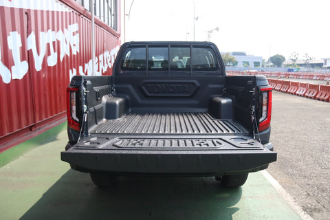 Toyota Hilux generasi keenam. Foto: Syahrul Ghiffari/kumparan
