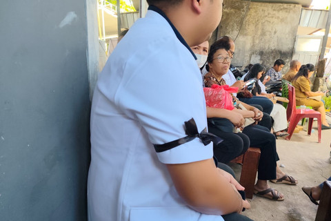 Pita hitam untuk kenang Dokter Icha. Foto: kumparan