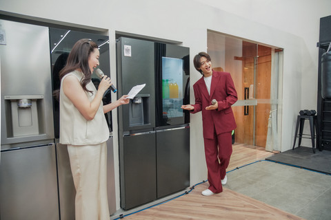 Choi Minho dari grup SHINee hadiri acara LG Housewarming di Central Park Mall, Jakarta, Rabu (24/6/2026).  Foto:  LG Electronics