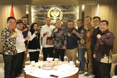Wakil Ketua DPR Sufmi Dasco Ahmad audiensi dengan DPP Forum Aliansi Guru dan Karyawan (FAGAR) dan perwakilan guru honorer dari beberapa daerah, di ruang pimpinan Gedung Nusantara III Senayan Jakarta. Foto: Instagram/ @sufmi_dasco