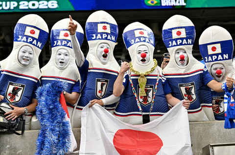 Suporter Timnas Jepang mulai berdatangan jelang melawan Brasil pada pertandingan babak 32 besar Piala Dunia 2026 di Stadion Houston, Houston, Texas, AS, Senin (29/6/2026). Foto: Maria Lysaker/Imagn Image via REUTERS