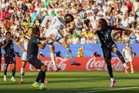 Penyerang Jerman Kai Havertz cetak gol lewat sundulan kepala saat bertanding melawan Paraguay pada babak 32 besar Piala Dunia 2026 di Boston Stadium, Foxborough, Massachusetts, AS, Senin, (29/06/2026). Foto: Peter Cziborra/REUTERS
