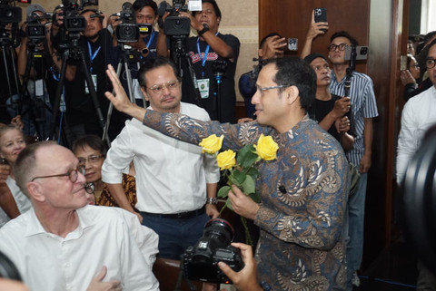 Mantan Menteri Pendidikan Indonesia, Nadiem Makarim, tiba untuk persidangannya di Pengadilan Tindak Korupsi di Jakarta pada 12 Januari 2026. Foto: Iqbal Firdaus/kumparan
