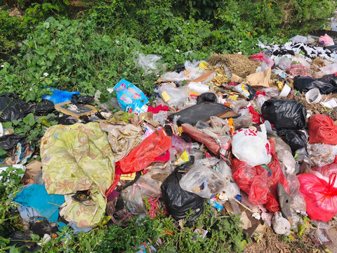 Tumpukan Sampah di Kawasan Babelan, Kabupaten Bekasi, Selasa (30/6/2026). Foto: Aditya Nugraha/kumparan