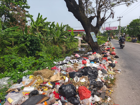 Tumpukan Sampah di Kawasan Babelan, Kabupaten Bekasi, Selasa (30/6/2026). Foto: Aditya Nugraha/kumparan