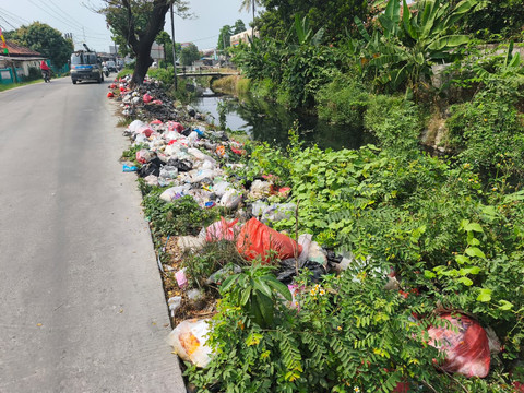Tumpukan Sampah di Kawasan Babelan, Kabupaten Bekasi, Selasa (30/6/2026). Foto: Aditya Nugraha/kumparan